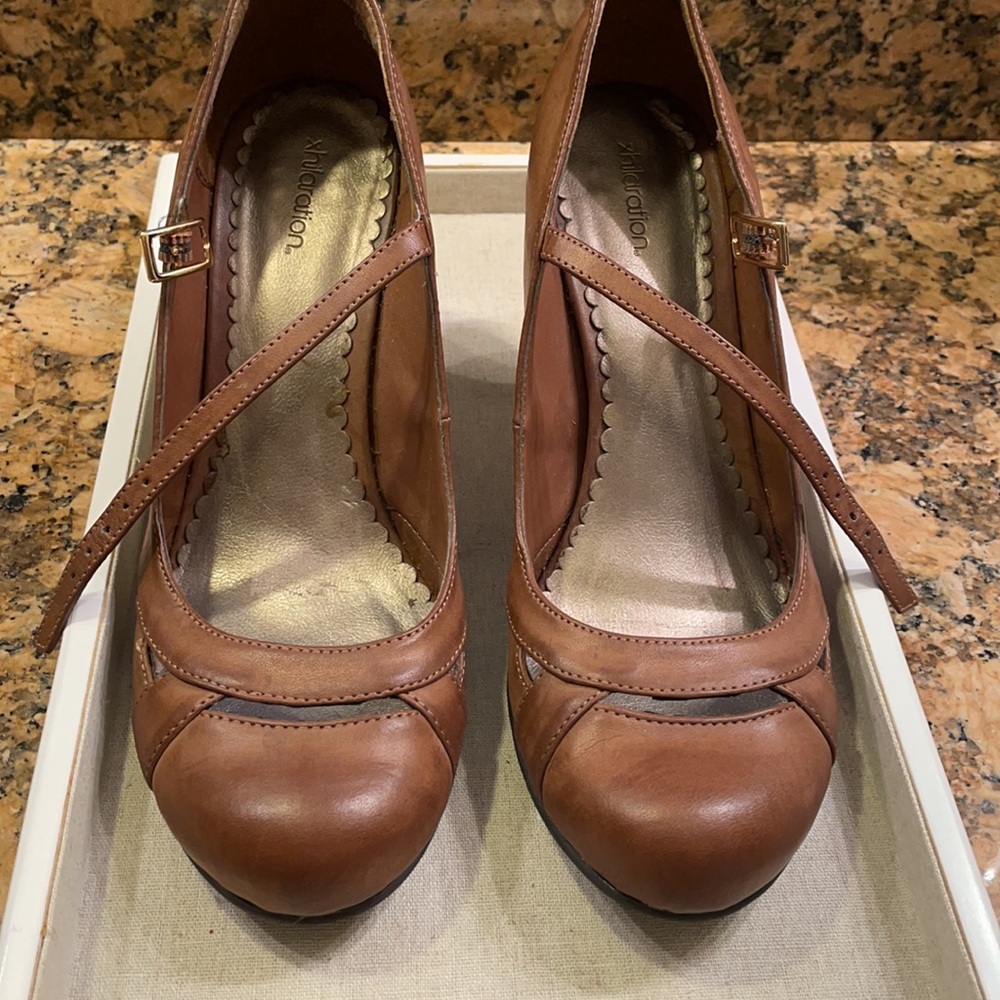 Caramel Xhilaration heels